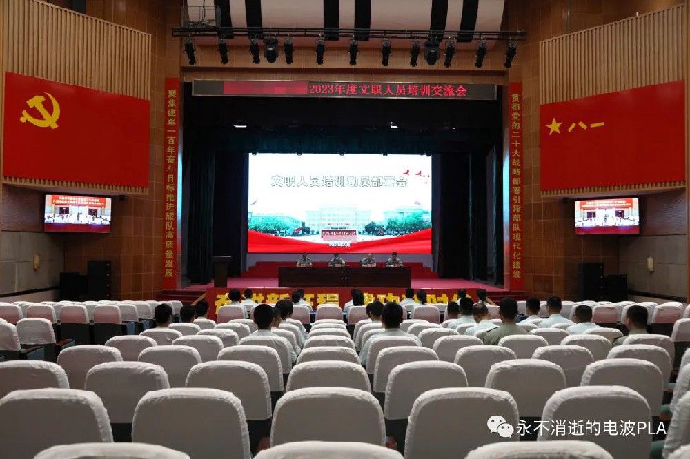 与军人一起并肩作战，“孔雀蓝”要经历哪些考验？